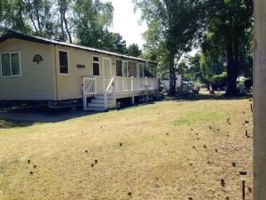Dreamers Corner Holiday Caravan Rental at Wild Duck Holiday Park near to Great Yarmouth - 3 Bedrooms - Sleeps 7